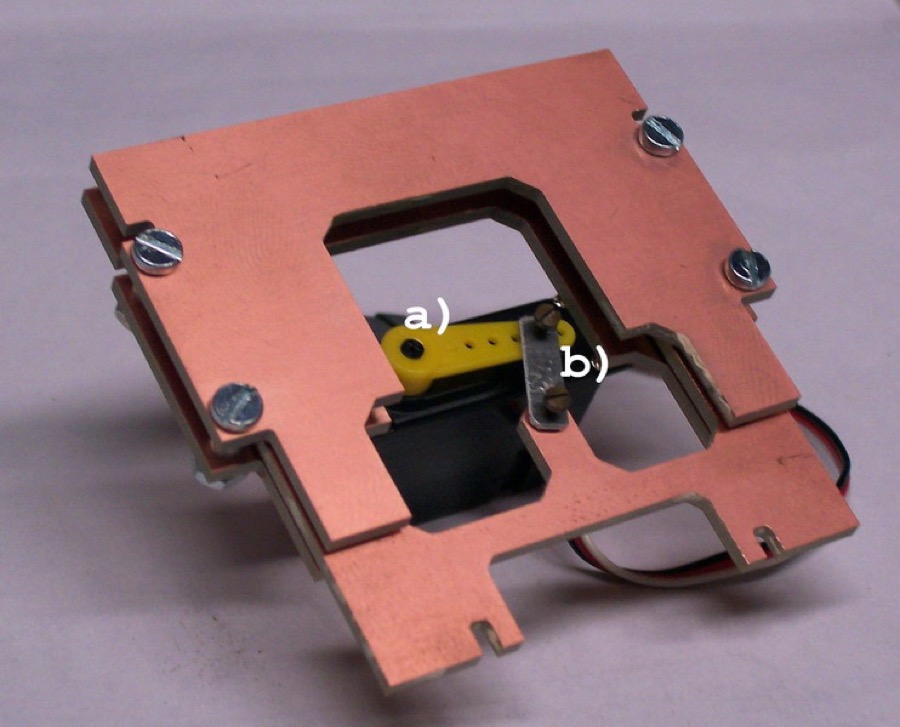 A leg segment: milled PCB frame with two micro servos and blue leg rods